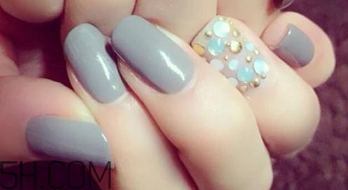 ���׸�����ô���̳�ͼ�� ���ְ׵�ָ������ɫ